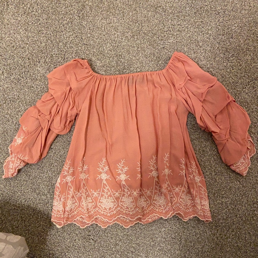 NWOT-Francesca’s pink ruffle sleeves top